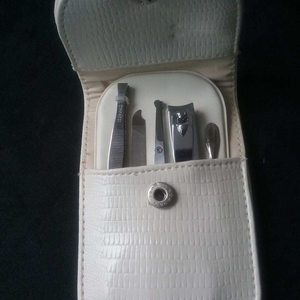 Manicure Set - Picture 3 of 3